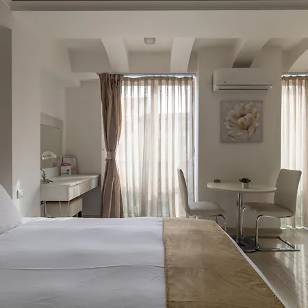 Sienna Aparthotel 4*